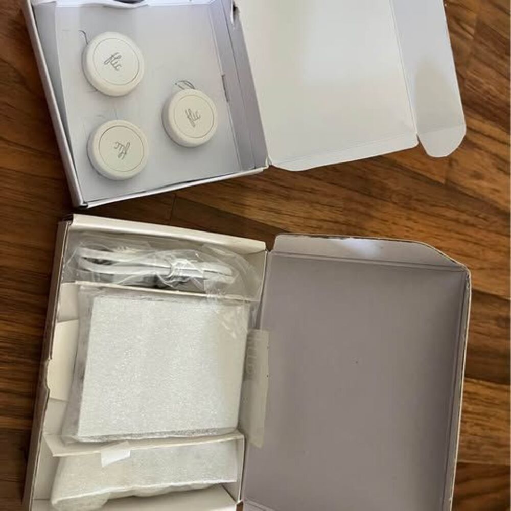 Flic Hub Starter Kit and add on 3 Smart Buttons